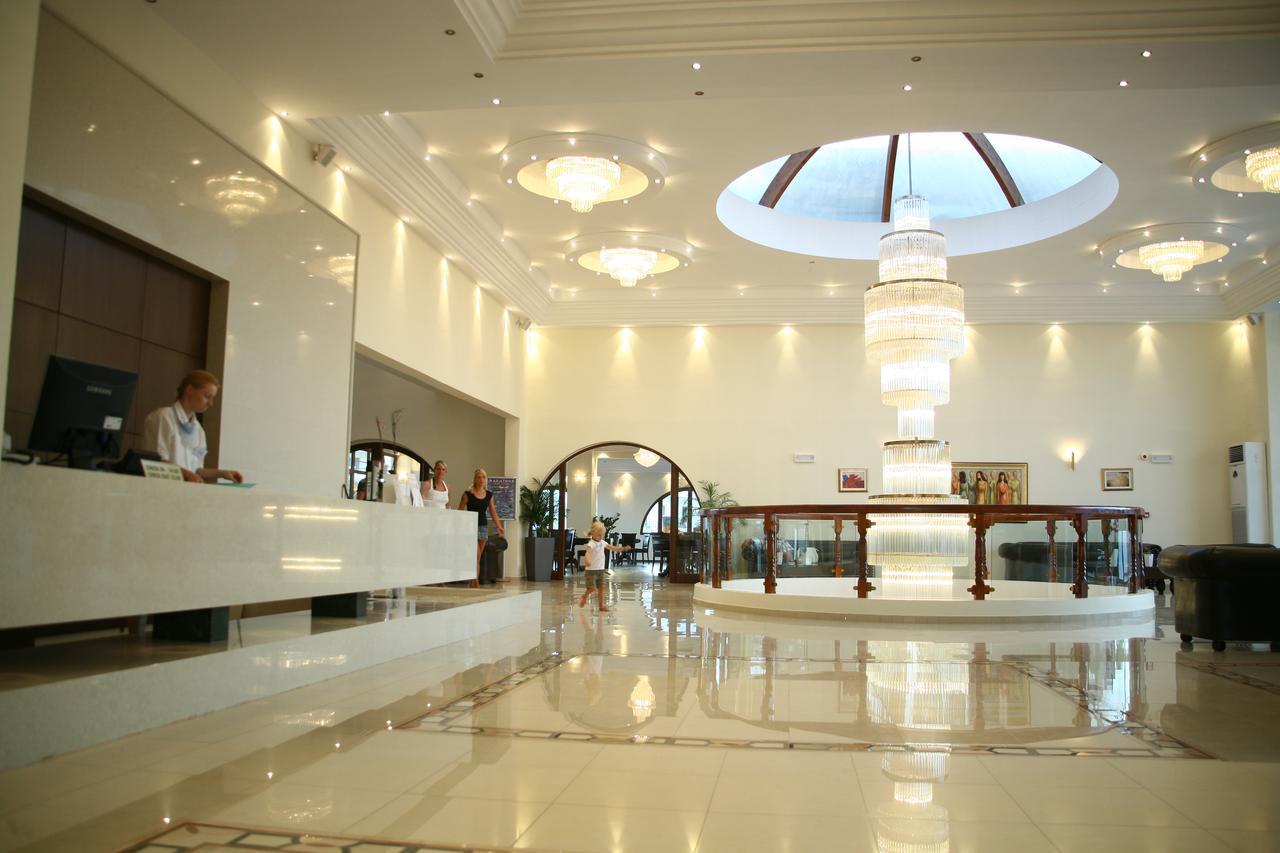 Costa Lindia Beach Lartos Exterior photo